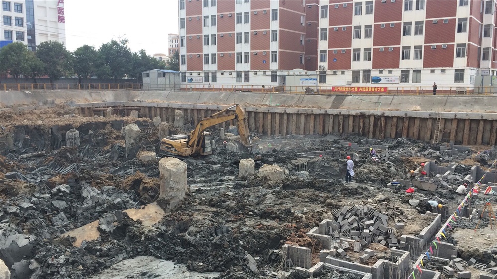 泉发建设泉州第十一中学钢板桩施工工程
