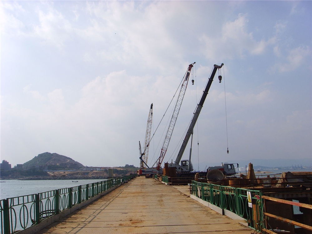 中铁十九局湄洲湾港口铁路支线罗屿特大桥钢便桥工程