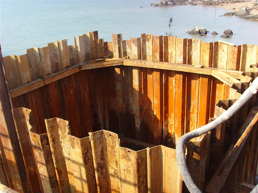 中铁十九局湄洲湾港口铁路支线罗屿特大桥钢便桥工程