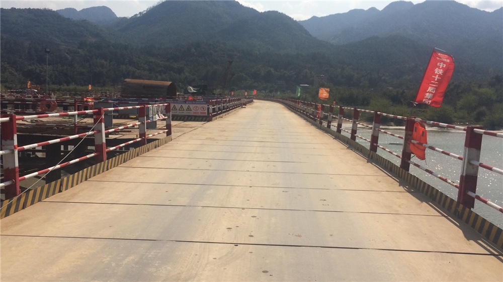 中铁十二局集团有限公司104国道新洋至南塘段改线工程钢栈桥及钢平台施工