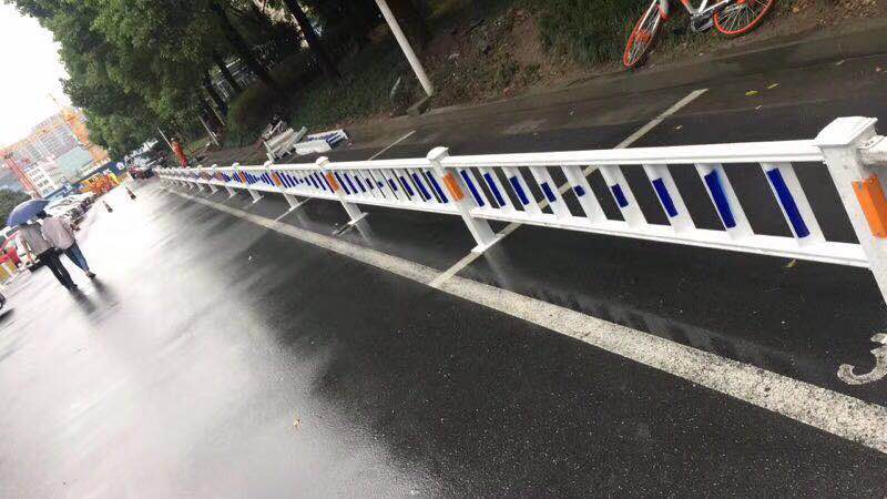 1551318750842276.jpg 漳州護欄廠家