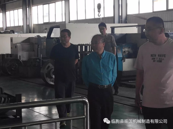 磚瓦雜志社社長鄒基和全 國墻材網秘書長張爭兵蒞臨我公司考察指導工作