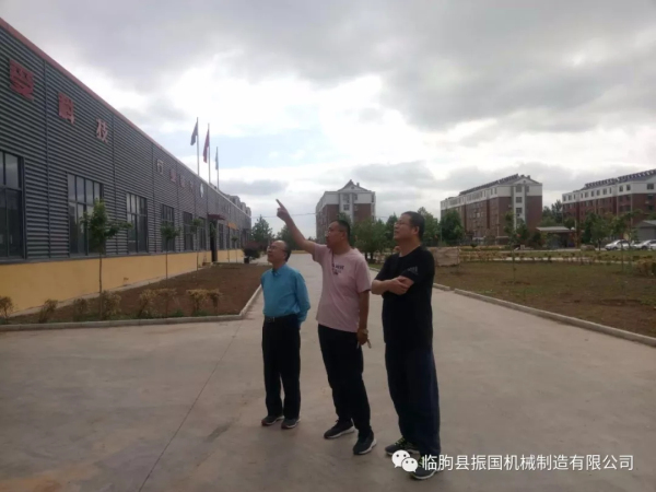 磚瓦雜志社社長鄒基和全 國墻材網秘書長張爭兵蒞臨我公司考察指導工作