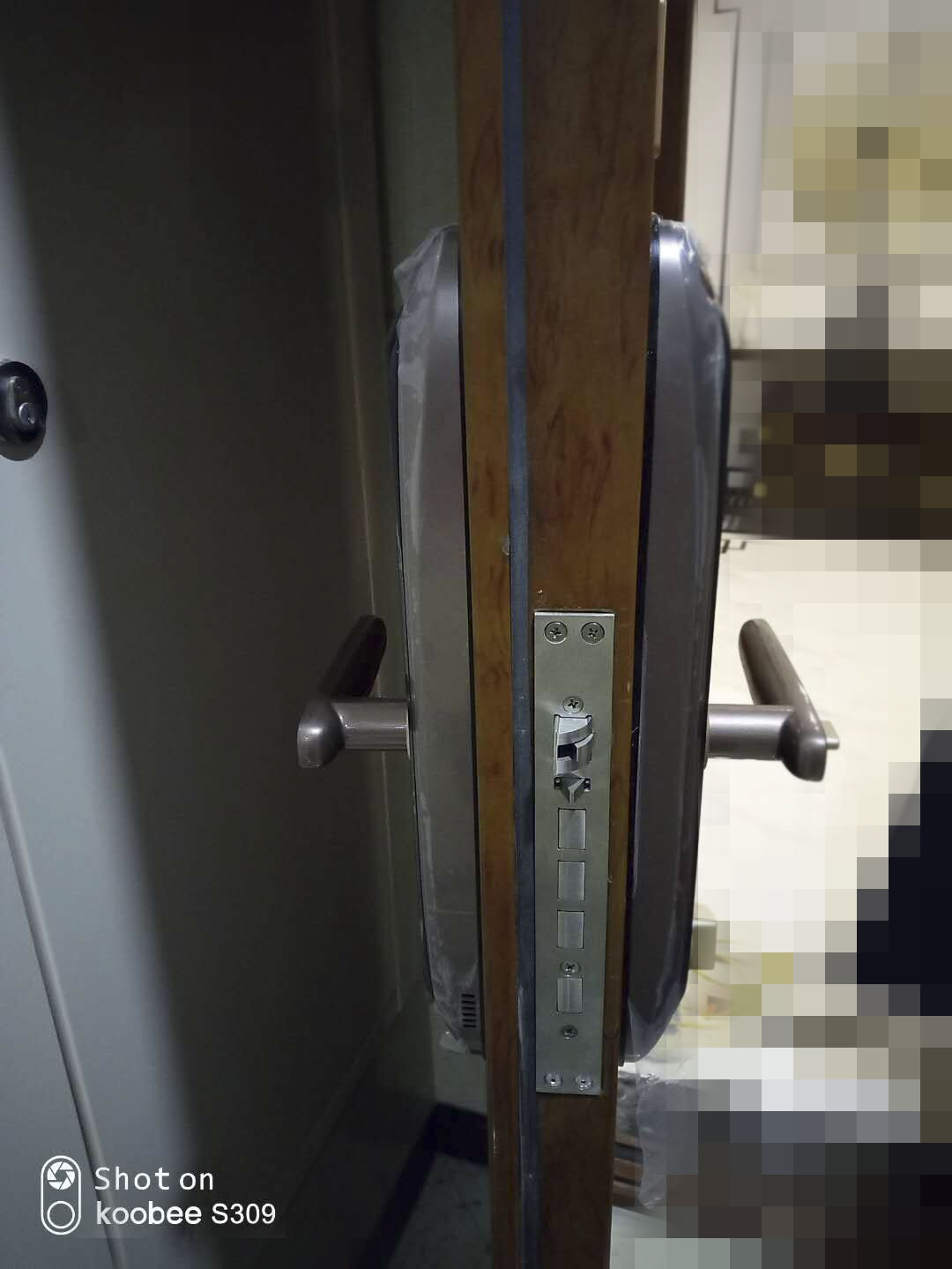 1560410355111391.jpg 新中国际指纹锁安装