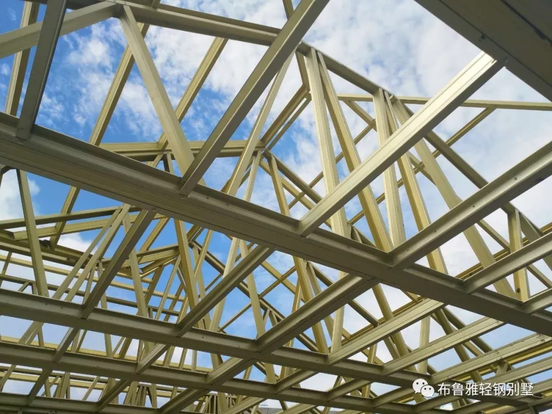 1566962623472547.jpg 轻钢别墅样板房