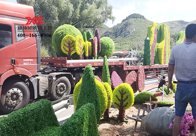 刑台绿雕立体花坛组合造型正在施工中 新领域景观