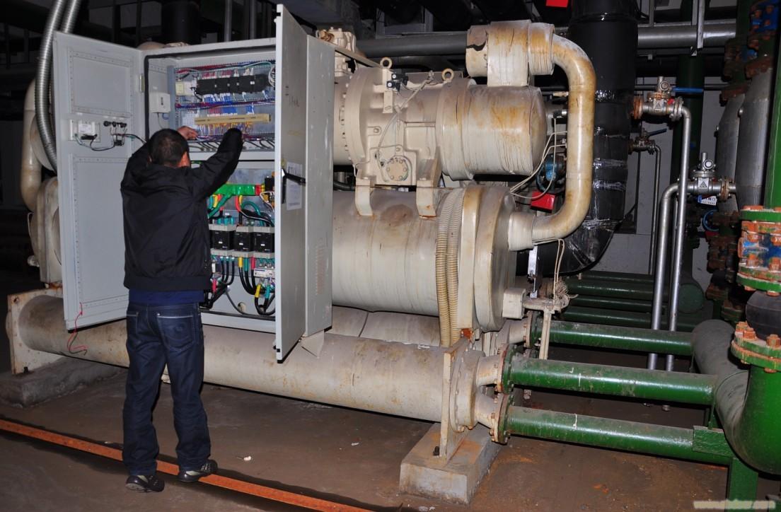 工业冷水机维修,托管式维护保养 北京坤承制冷设备公司优惠报价!