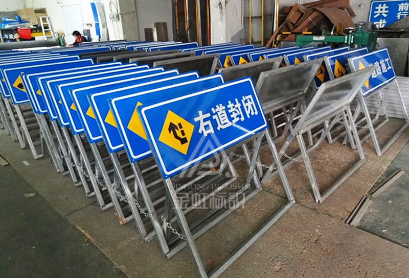 公路指示牌