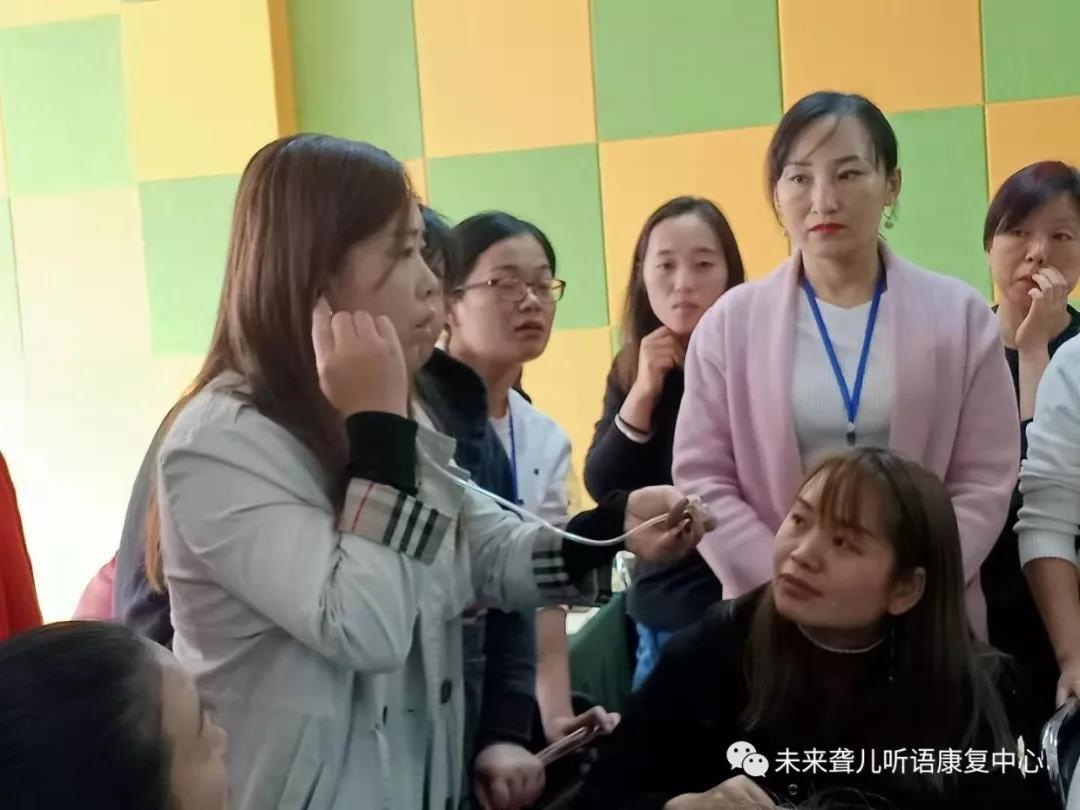 郑州未来聋儿听语康复中心“父母学堂”家长培训 --听力学知识精彩开讲