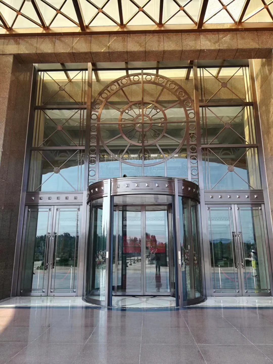 兩翼旋轉(zhuǎn)門