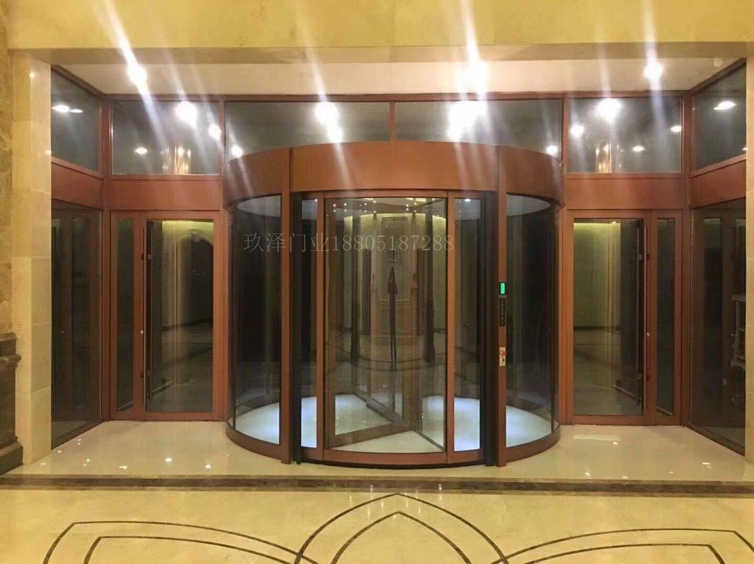 兩翼旋轉(zhuǎn)門