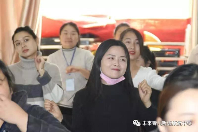 如何使听障儿童喜欢上说，并能说更长的句子