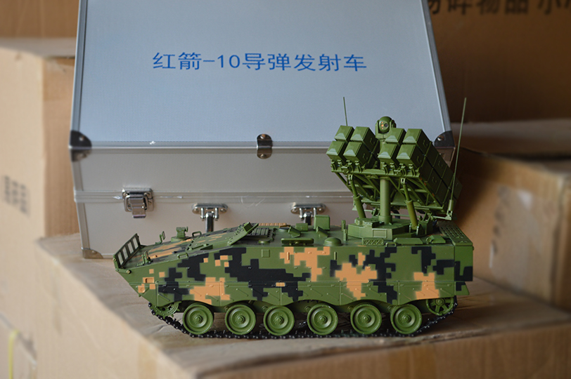 红箭10反坦克发射车模型