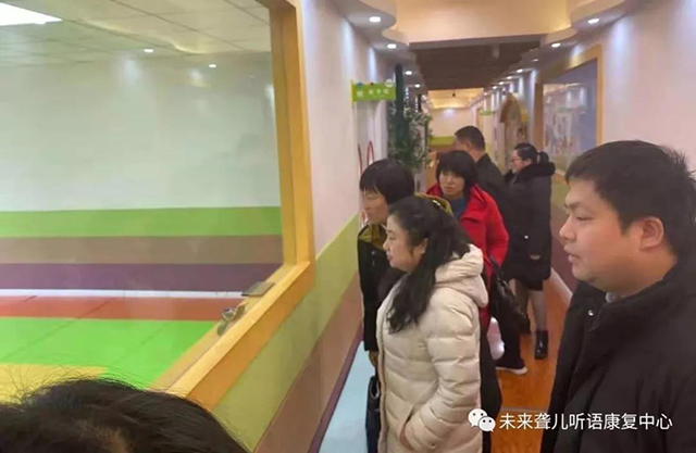 南阳市宛城区残疾人联合会领导莅临南阳未来聋儿听语中心调研慰问