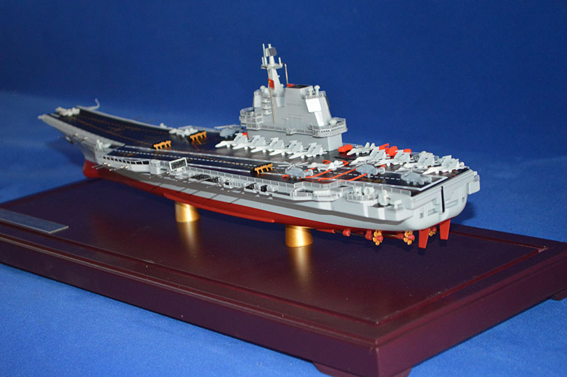1：700辽宁号航母模型