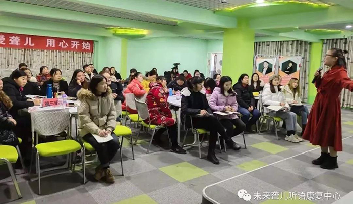 在家庭中如何帮助听障儿童提高理解能力