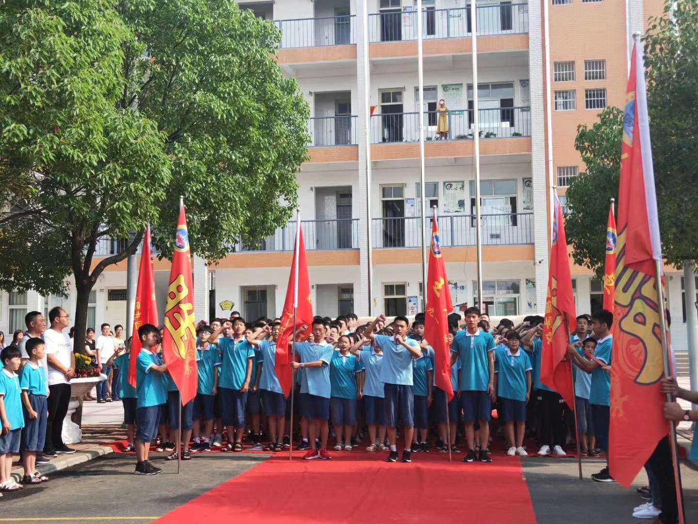 今日策马闯雄关，六月扬眉凯歌旋！—— 记厚德学校2019中招送考仪式
