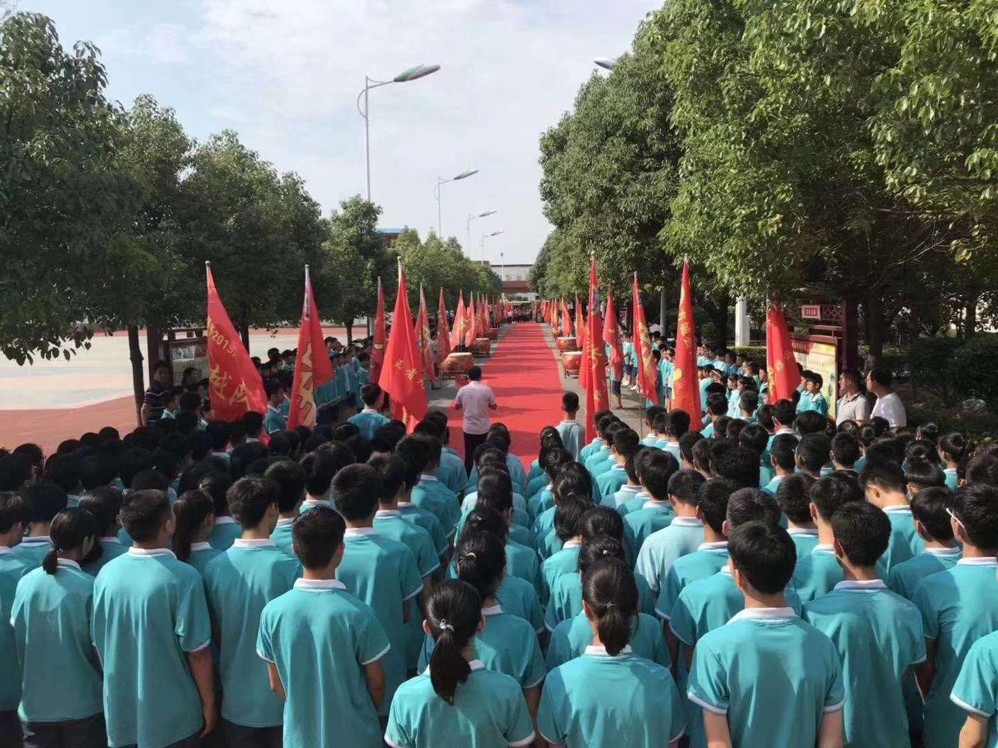 今日策马闯雄关，六月扬眉凯歌旋！—— 记厚德学校2019中招送考仪式