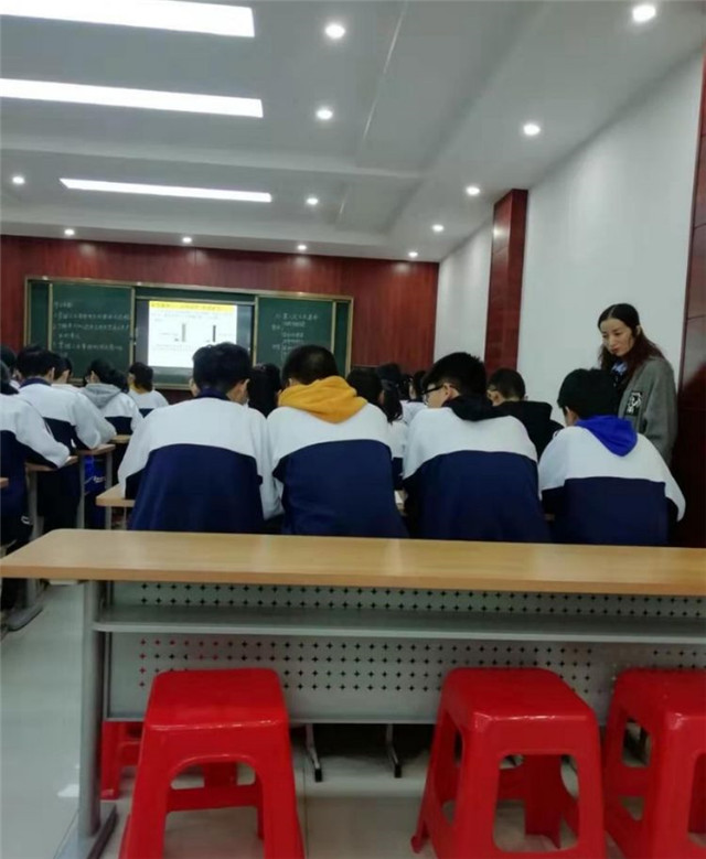砥砺前行 遇见更优·秀的自己——记2019年秋期厚德学校政史地组赛课活动