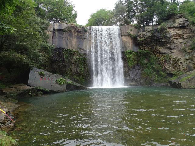 辽宁美丽瀑布：丹东青山沟旅游