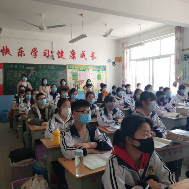 停课不停学 疫情挡不住师生们奋进的步伐——九一班师生网课掠影