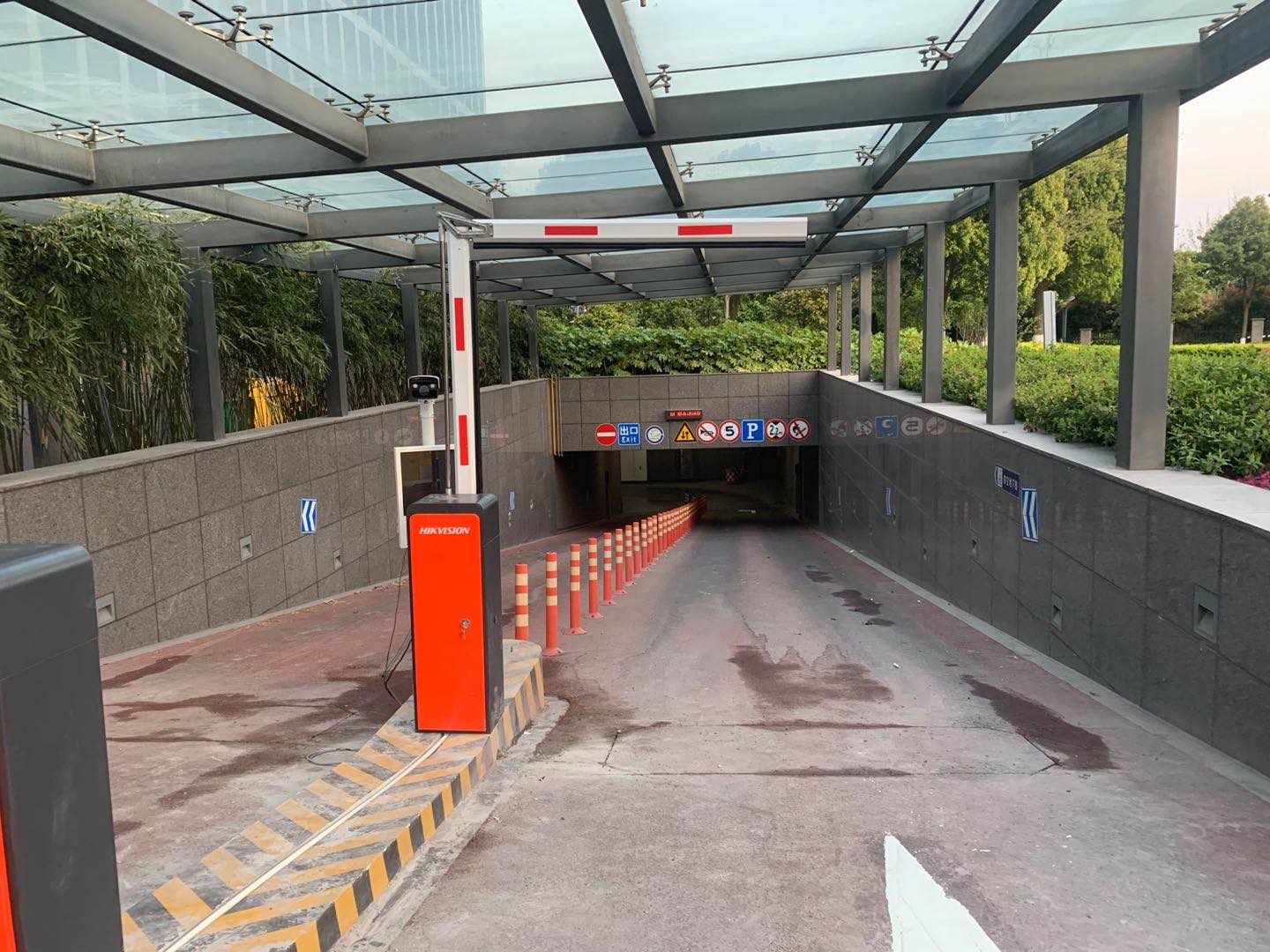 1590031083681364.jpg 道闸安装案例