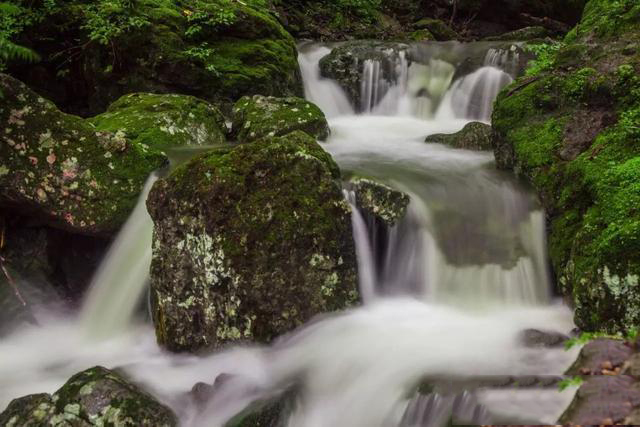 丹东青山沟旅游景区今日开放，飞瀑、森林、湖泊、满族文化等你来玩