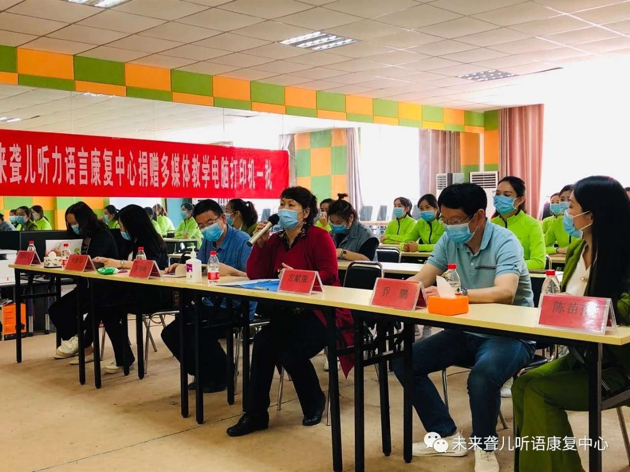 中原区残疾人联合会左献荣理事长等领导莅临郑州市中原区未来聋儿听语康复中心 慰问指导