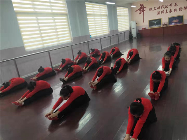 厚德学校丰富多彩的社团活动