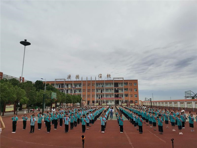 方城县厚德学校2020年新队员入队仪式