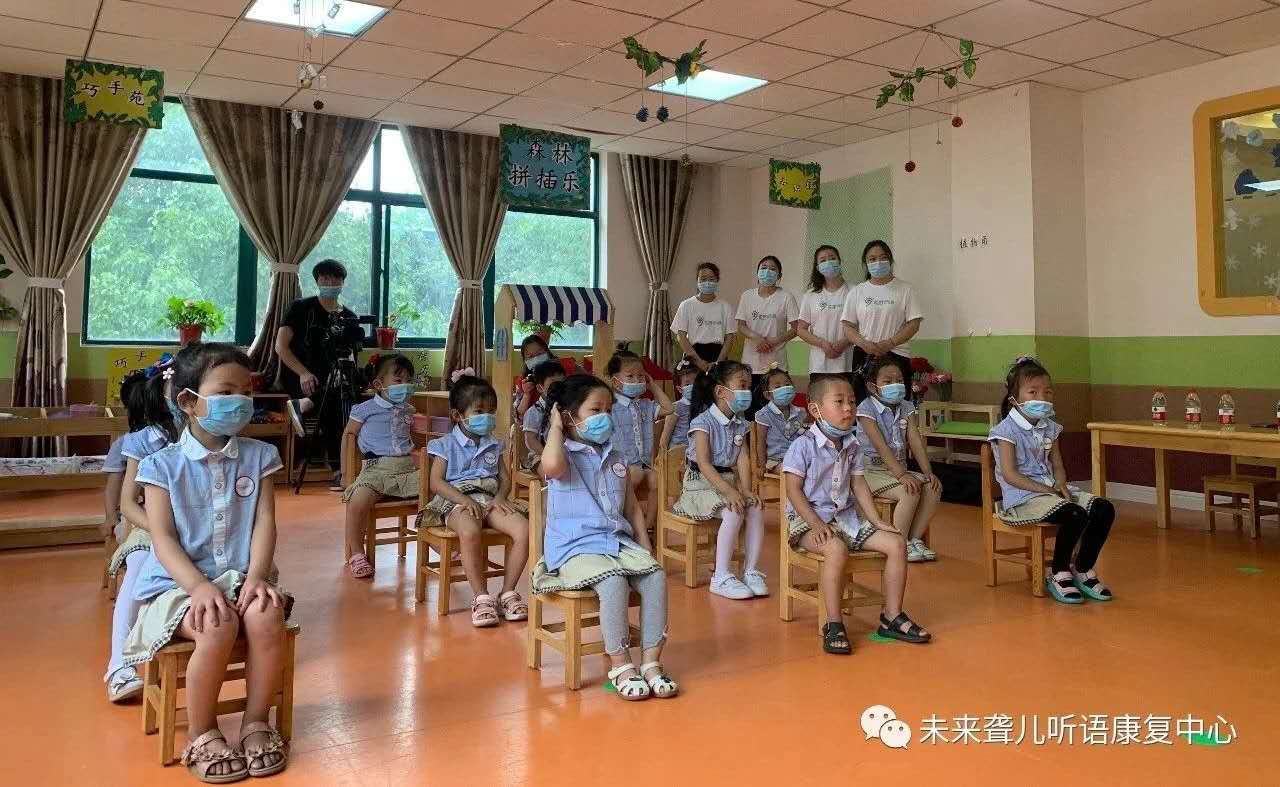 爱让我们在一起 ——南阳市图书馆爱心代表走进南阳未来聋康， 与听障儿童共庆“六一”儿童节