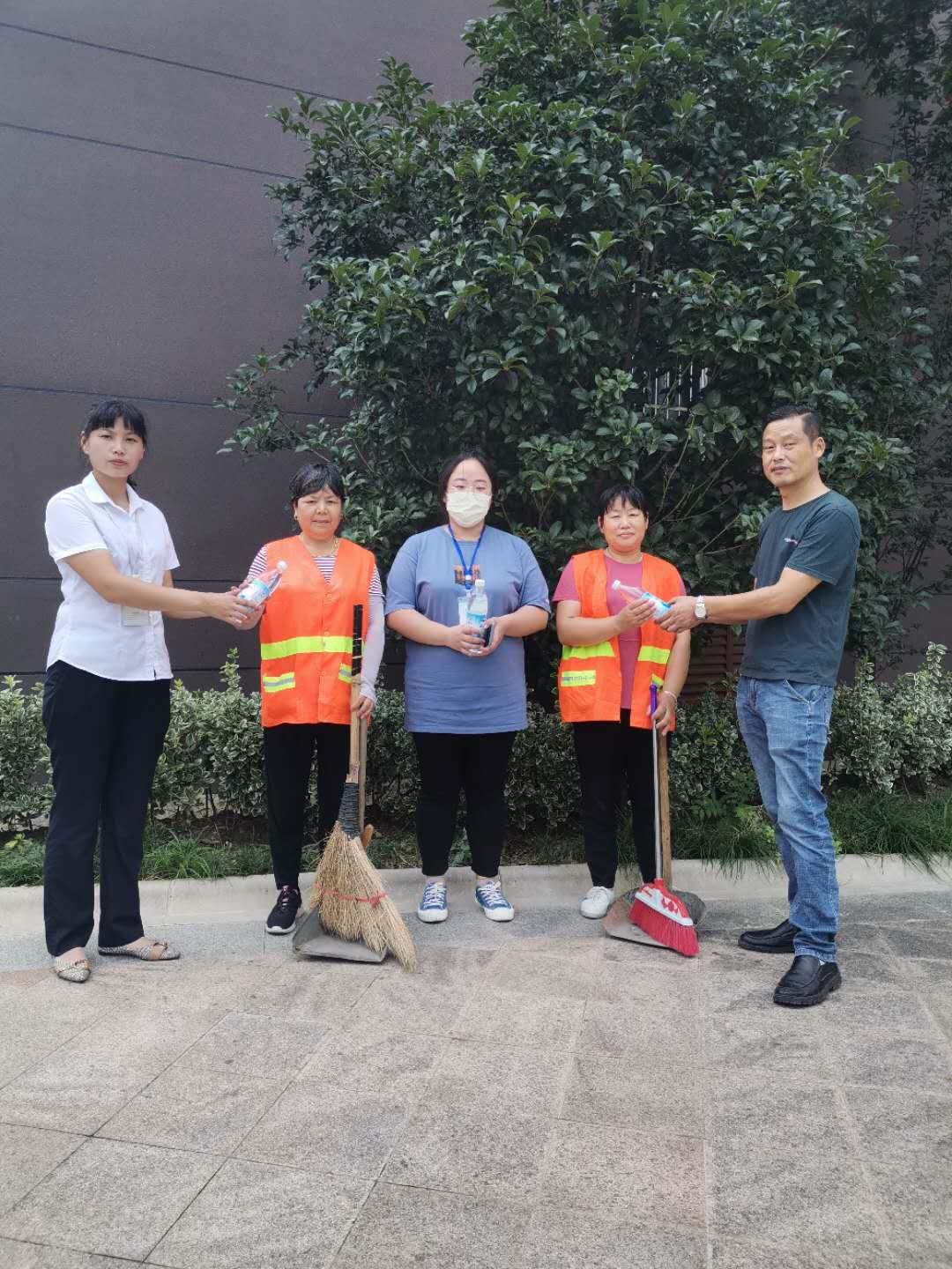 炎炎夏日送清凉