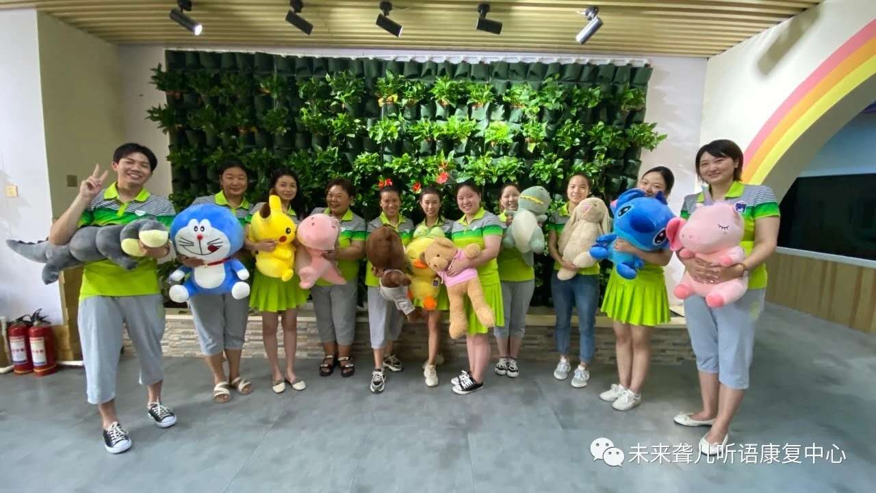 感恩教师节未来听障儿童听语康复中心的“暖心教师节”