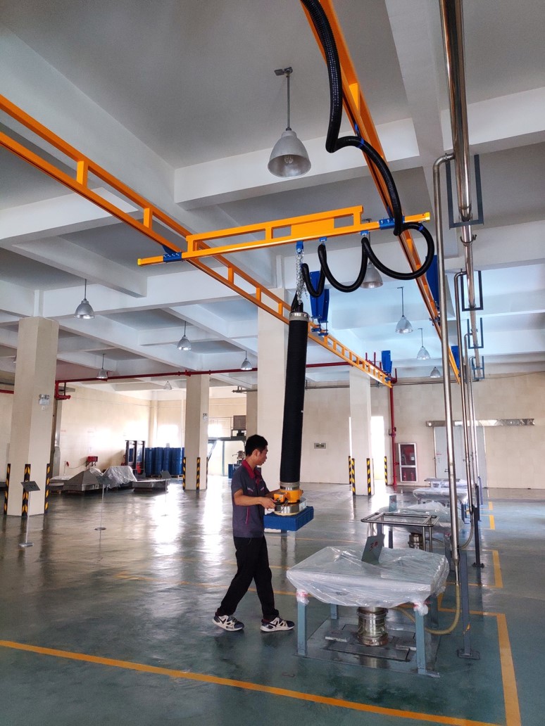 Plate stacking manipulator