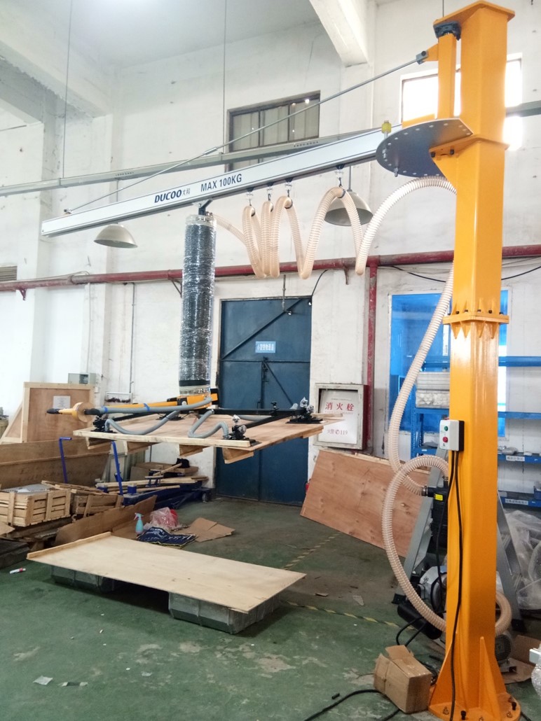 Plate stacking manipulator