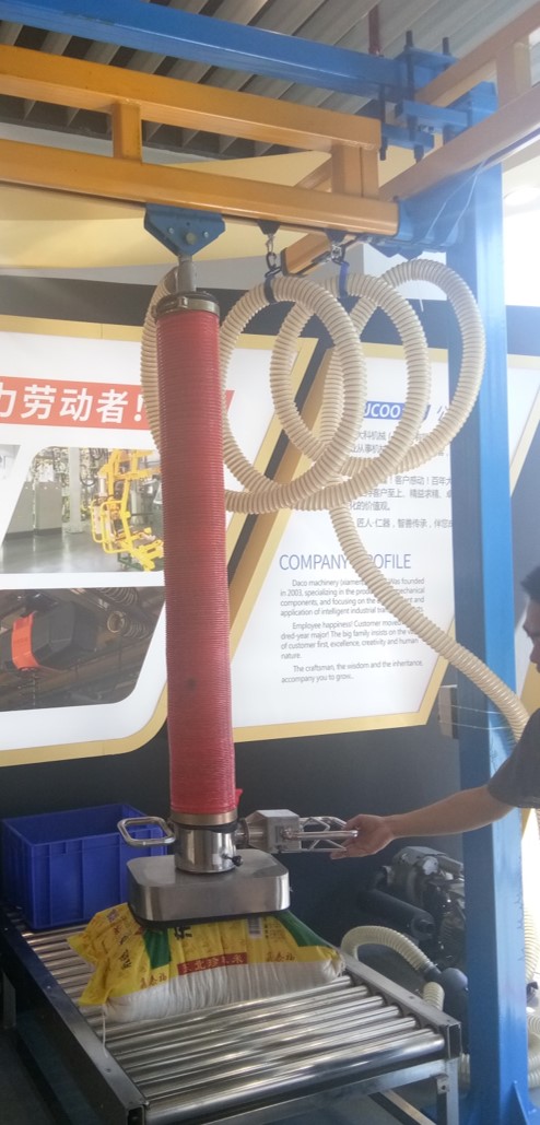 Bag stacking manipulator