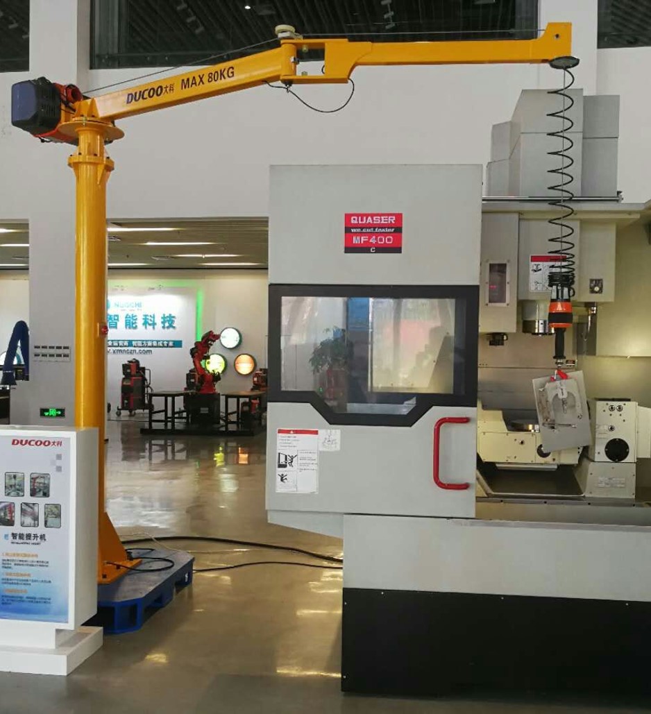 Loading and unloading manipulator of machine tool