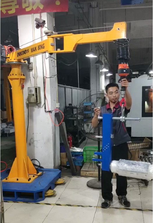 Coil handling manipulator