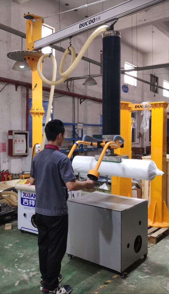 Coil handling manipulator