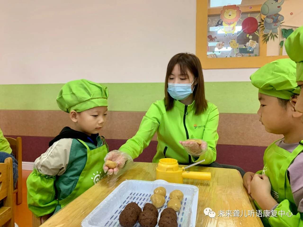 当中秋遇上国庆，未来听障儿童听语康复南阳中心这样喜迎“中国节”