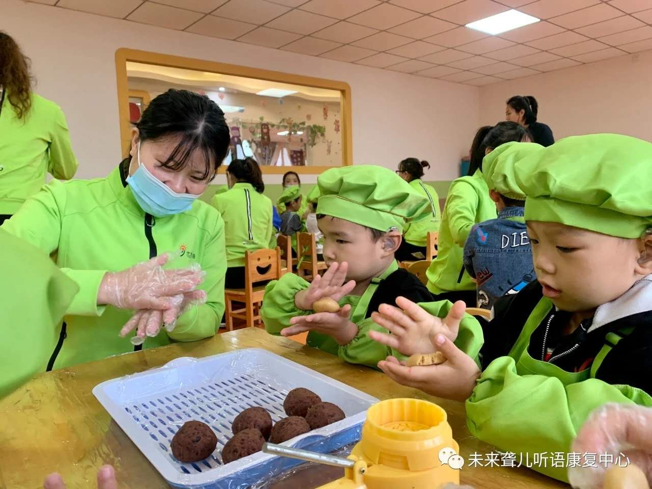 当中秋遇上国庆，未来听障儿童听语康复南阳中心这样喜迎“中国节”