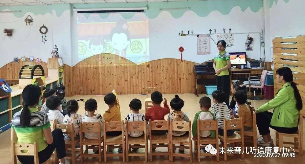 郑州未来听障儿童康复中心的孩子们用特别的方式迎双节