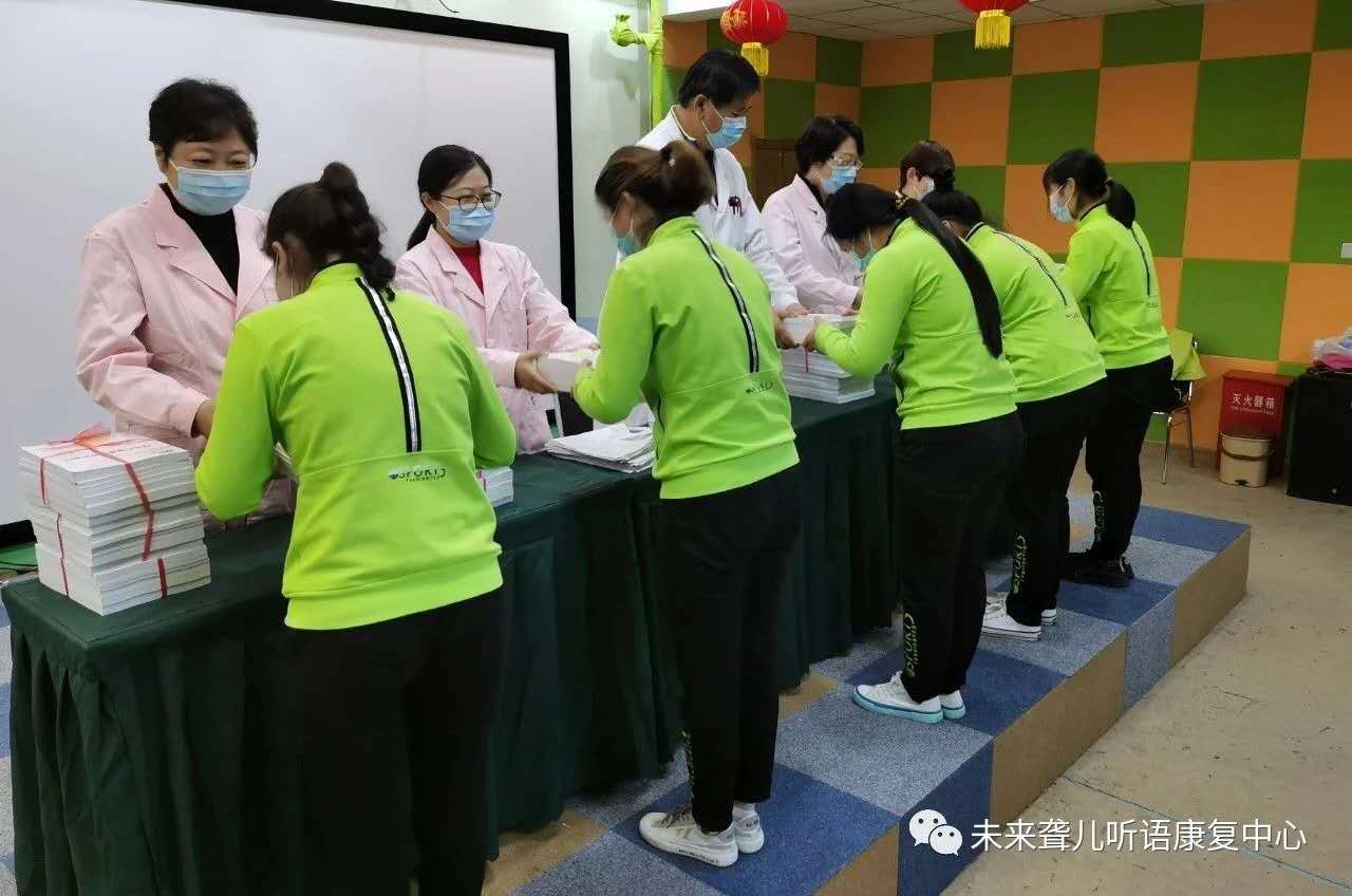 中语康“爱耳快车”第五次走进河南未来听障儿童听语康复中心给听障儿童送福利