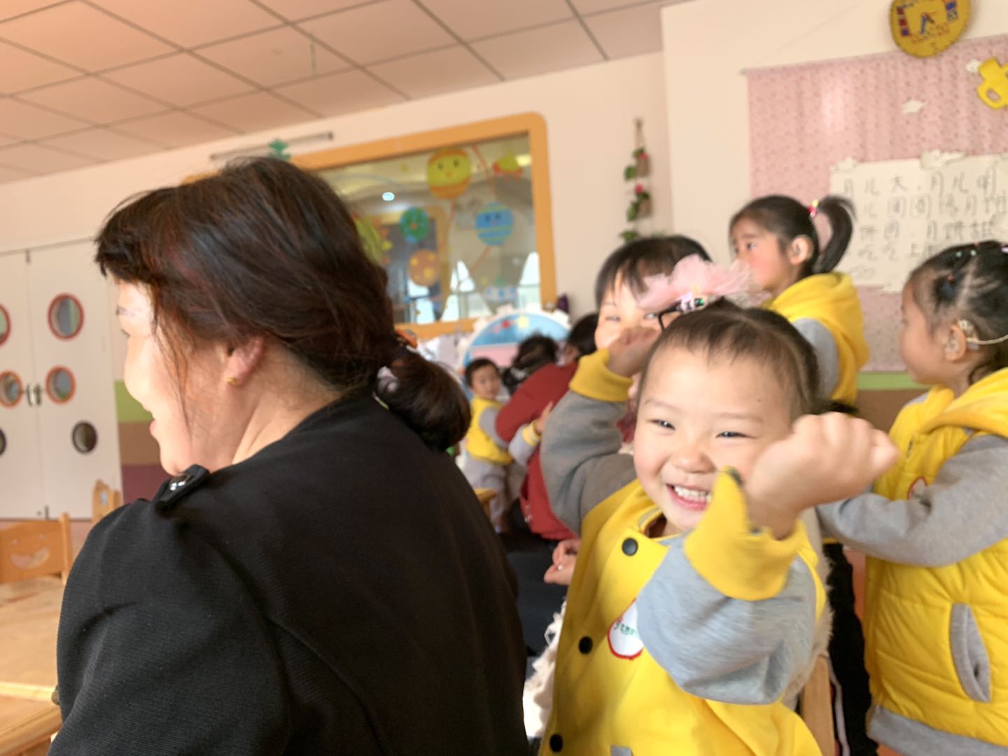 未来听障儿童听语康复各中心开展以“感恩重阳，让爱延续”为主题的重阳节活动