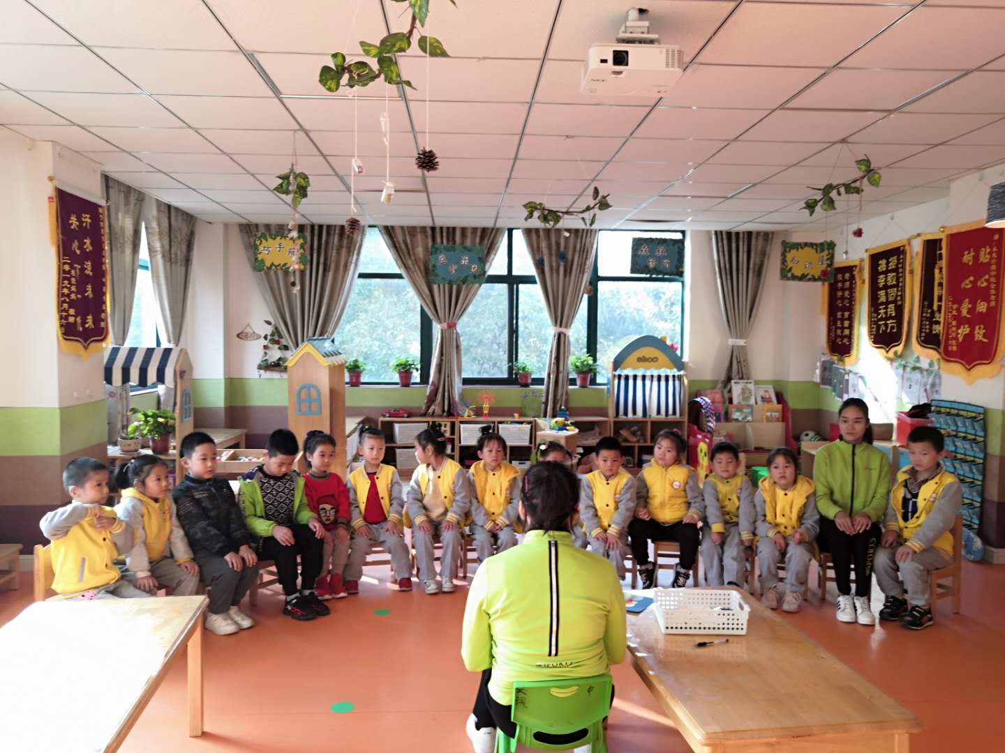 小小巧手，满满爱心——未来听障儿童听语康复中心宝贝们的重阳节暖心行动