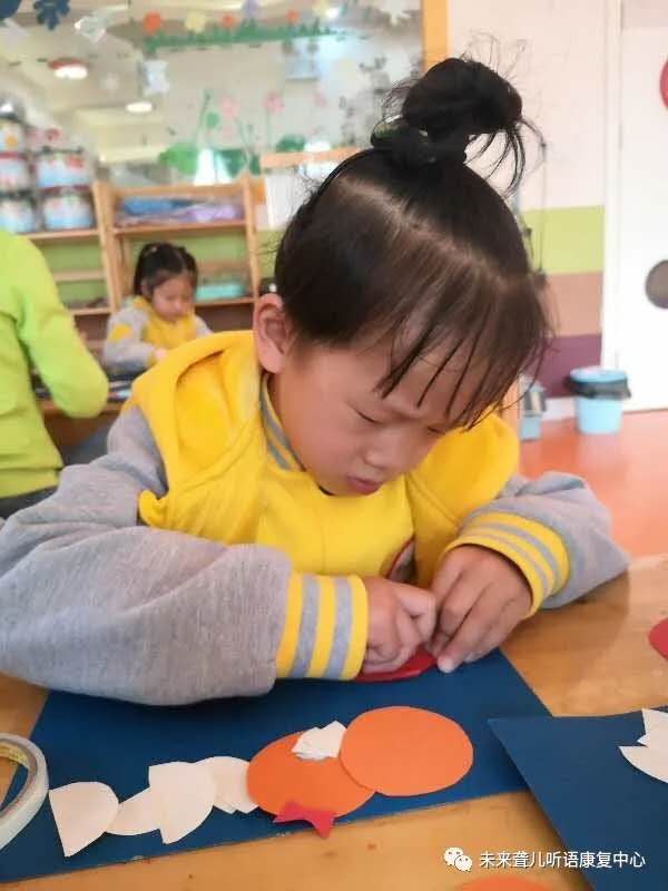 小小巧手，满满爱心——未来听障儿童听语康复中心宝贝们的重阳节暖心行动