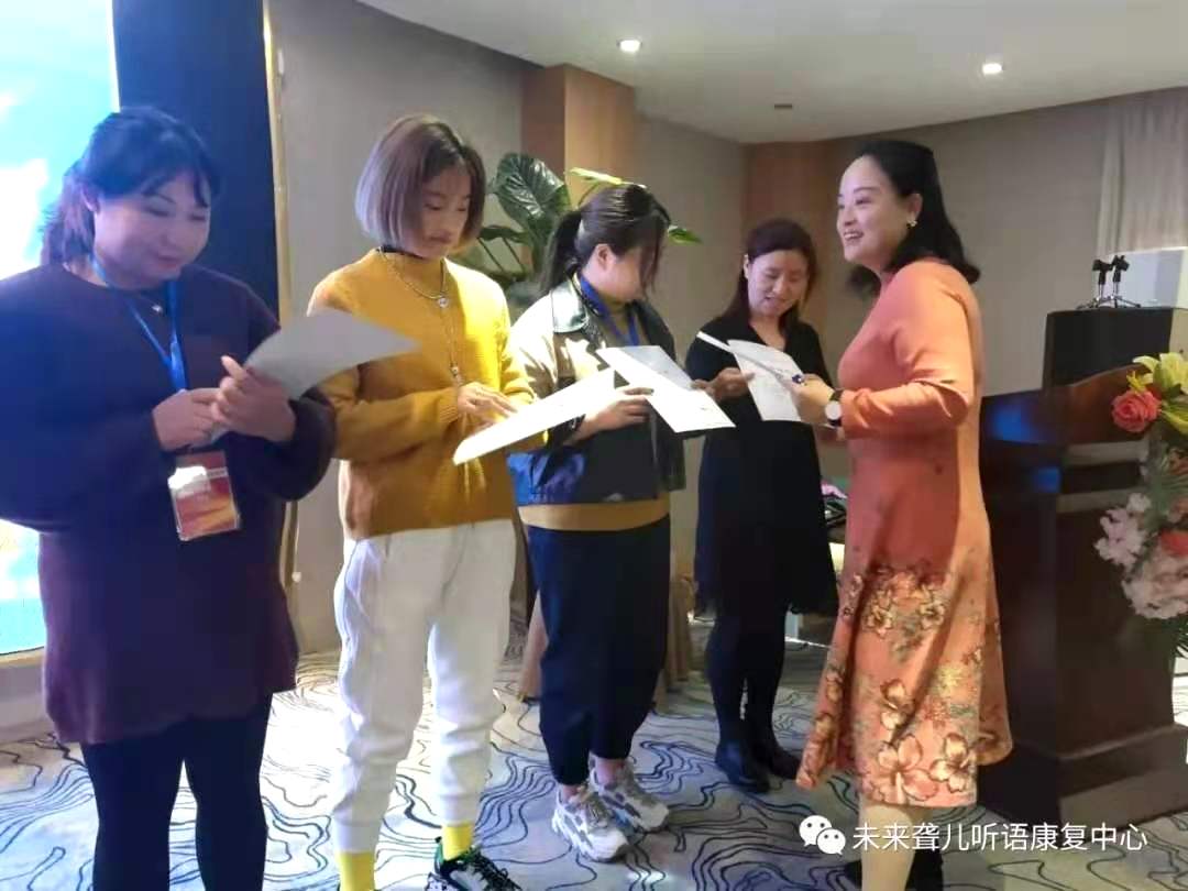 中国听力医学发展基会·爱乐融聆听计划专项基金 “让爱有声”听障儿童家长公益培训——郑州站精彩开课啦！