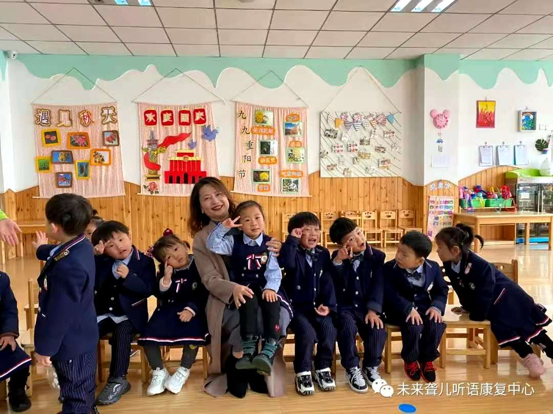 中国听力医学发展基会·爱乐融聆听计划专项基金 “让爱有声”听障儿童家长公益培训——郑州站精彩开课啦！