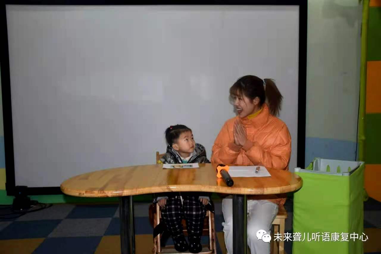 什么样的家庭成就什么样的孩子！——未来听语听障儿童康复中心“父母学院”“为爱护航”郑州站开课喽！