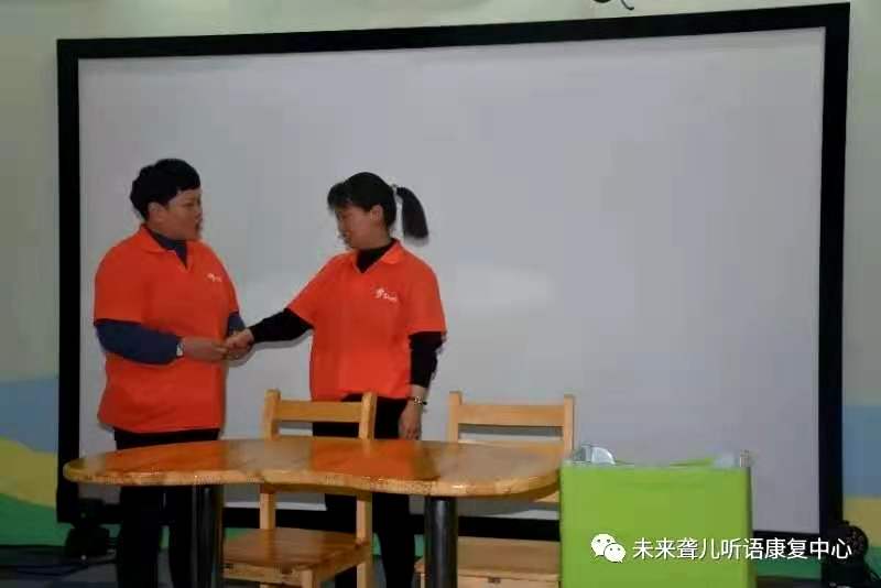 什么样的家庭成就什么样的孩子！——未来听语听障儿童康复中心“父母学院”“为爱护航”郑州站开课喽！
